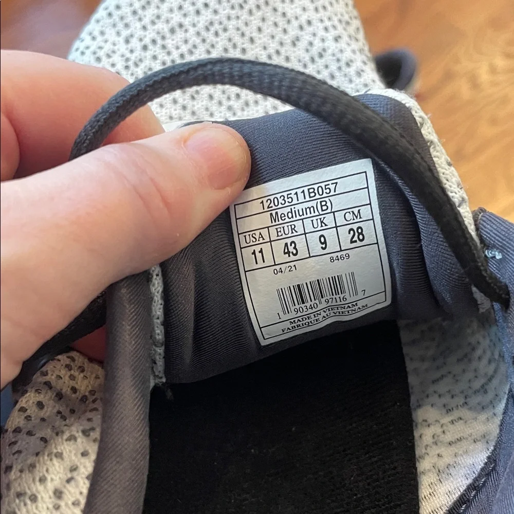 Brooks Women's Black and Pink Athletic Shoes - Picture 3 of 5